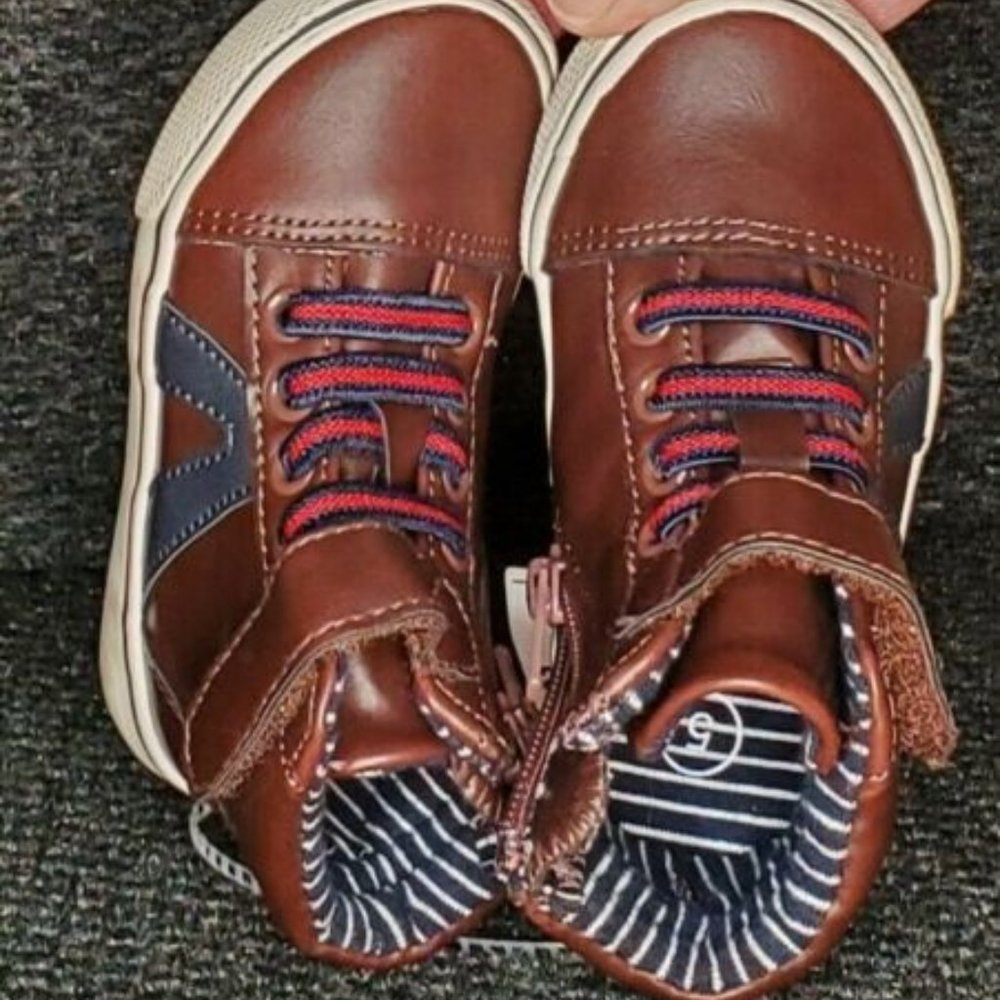Cat & Jack Boys' High Top Sneakers with Zipper Kids' Size 5 NEW Brown